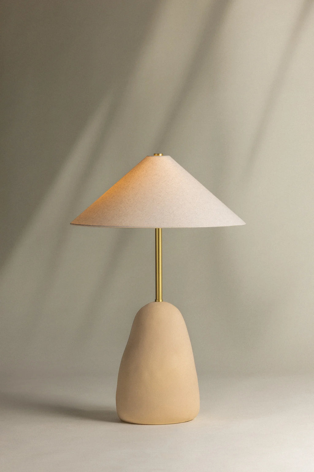 MAIA TABLE