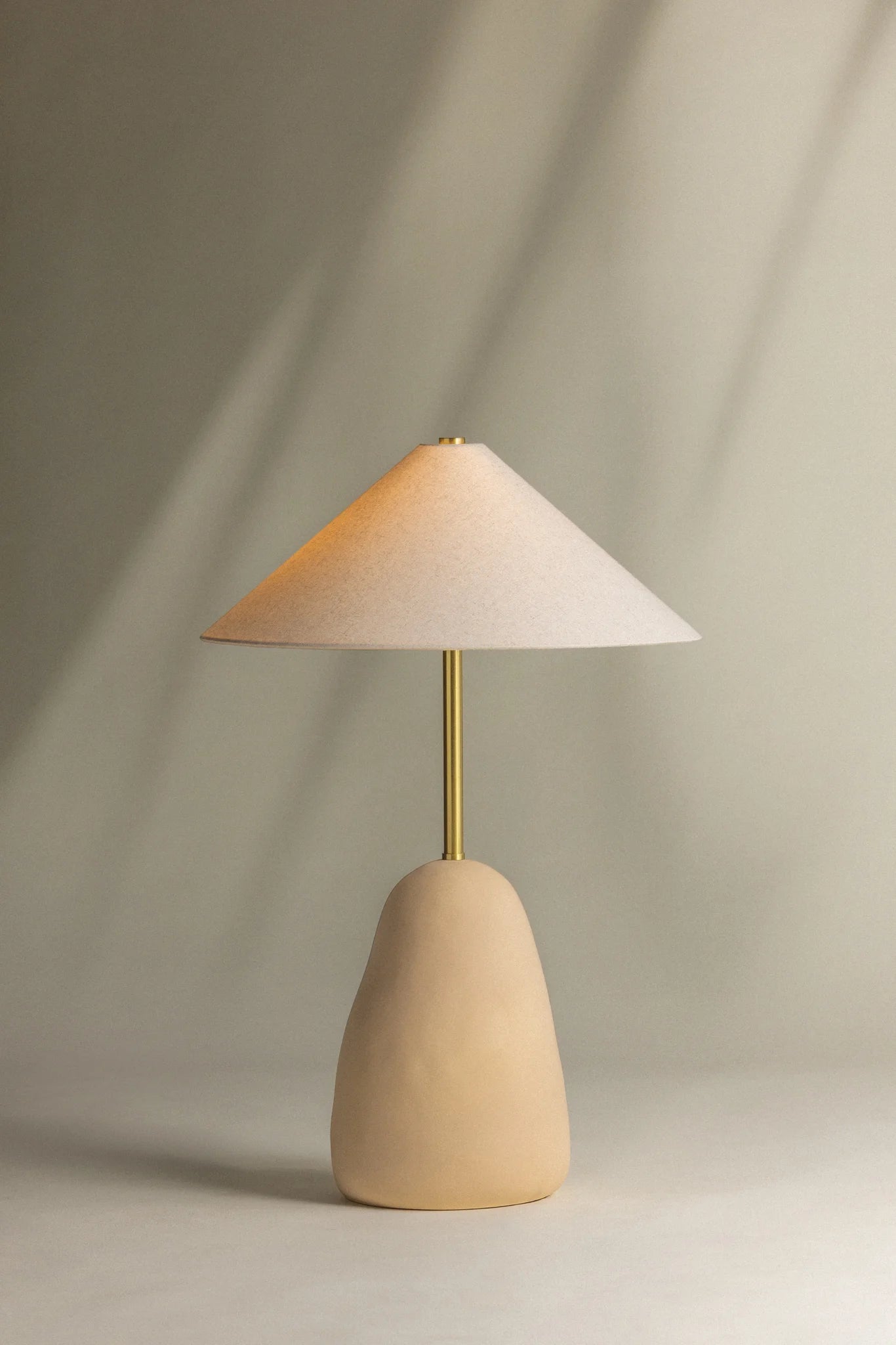 MAIA TABLE