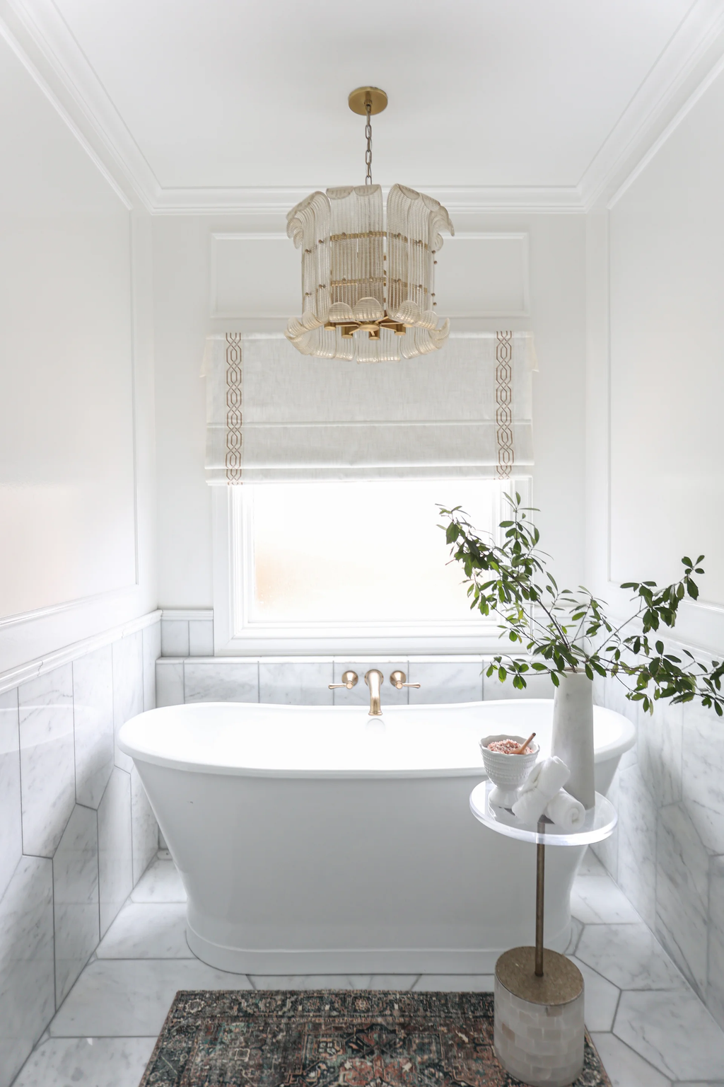 Candil Brasher en ambiente de baño